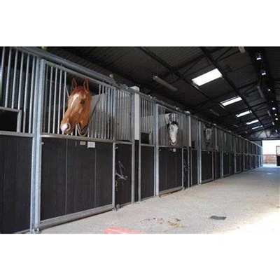 Hestahlöð úr stálgrind